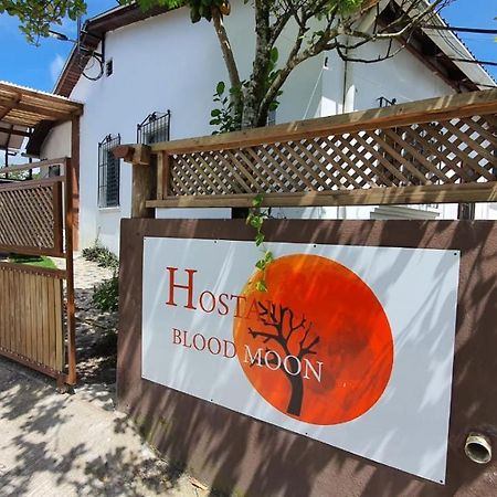 Hostal Blood Moon Rio Dulce Town Exteriör bild