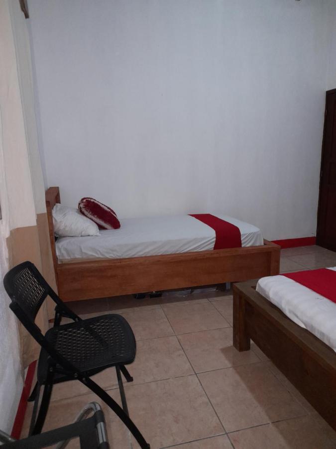 Hostal Blood Moon Rio Dulce Town Exteriör bild