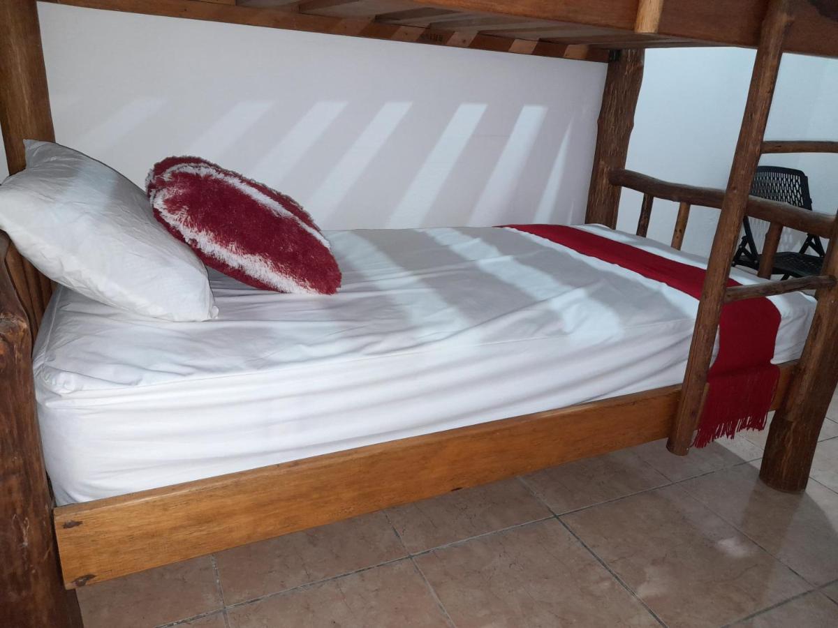 Hostal Blood Moon Rio Dulce Town Exteriör bild