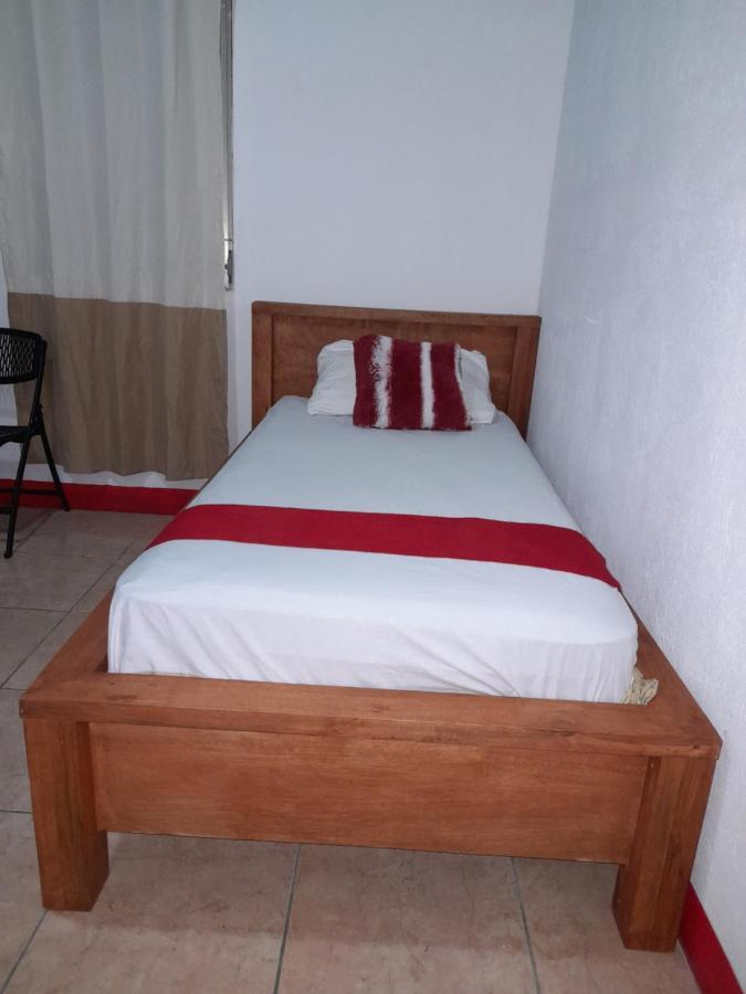 Hostal Blood Moon Rio Dulce Town Exteriör bild