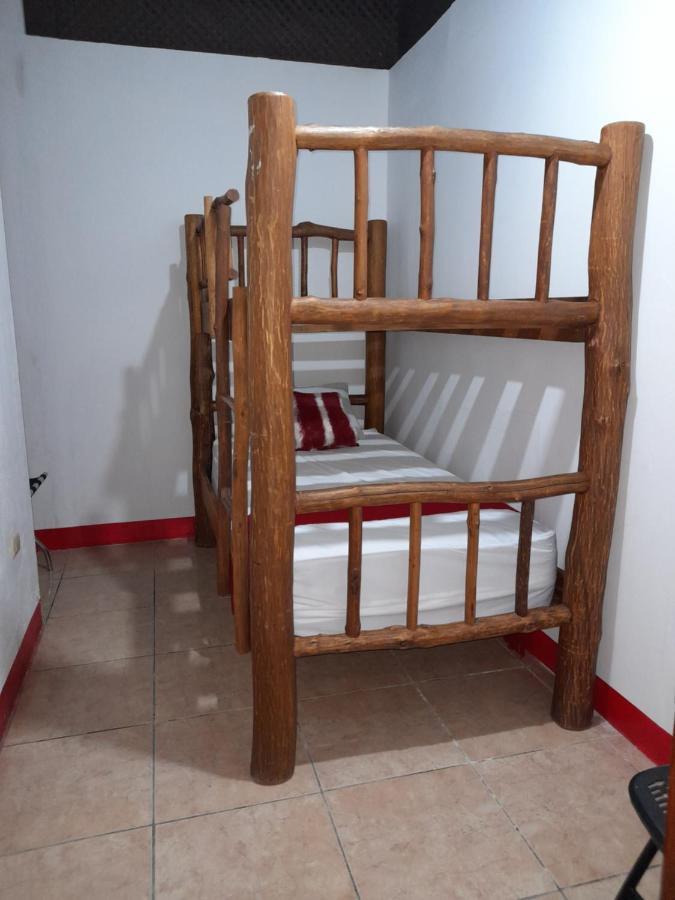 Hostal Blood Moon Rio Dulce Town Exteriör bild