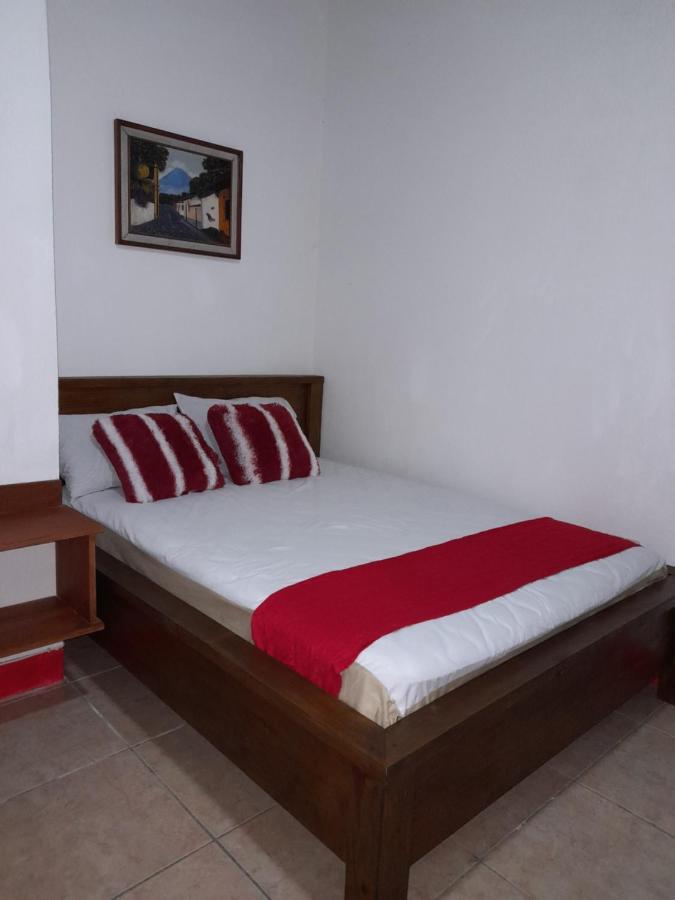 Hostal Blood Moon Rio Dulce Town Exteriör bild