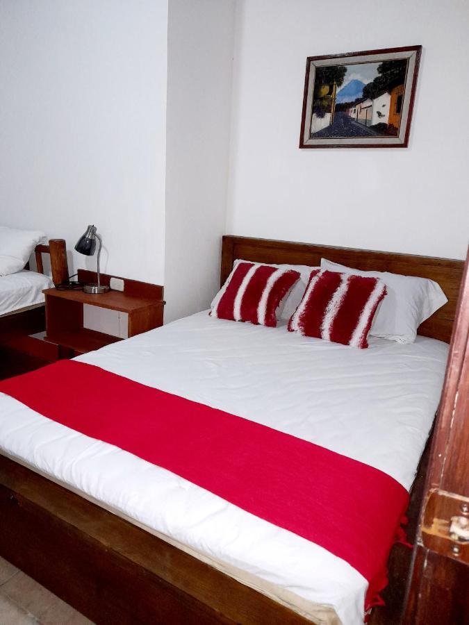 Hostal Blood Moon Rio Dulce Town Exteriör bild