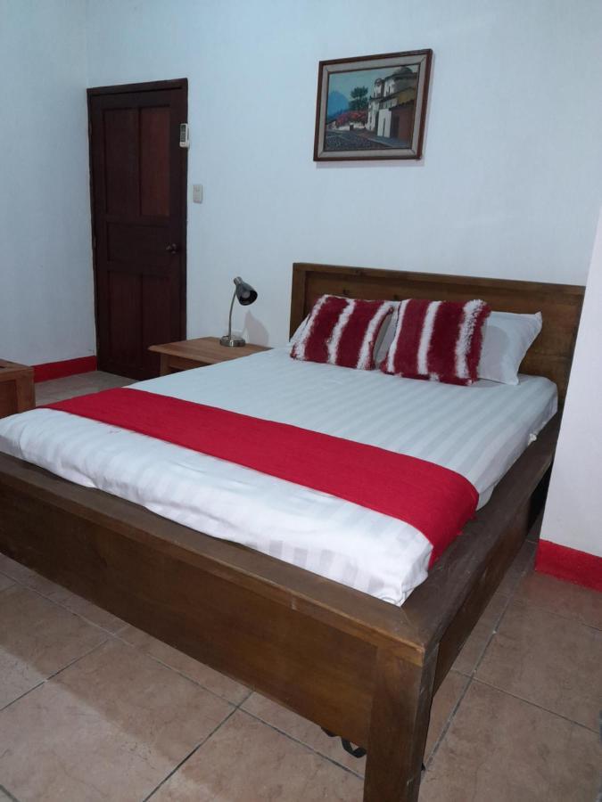 Hostal Blood Moon Rio Dulce Town Exteriör bild