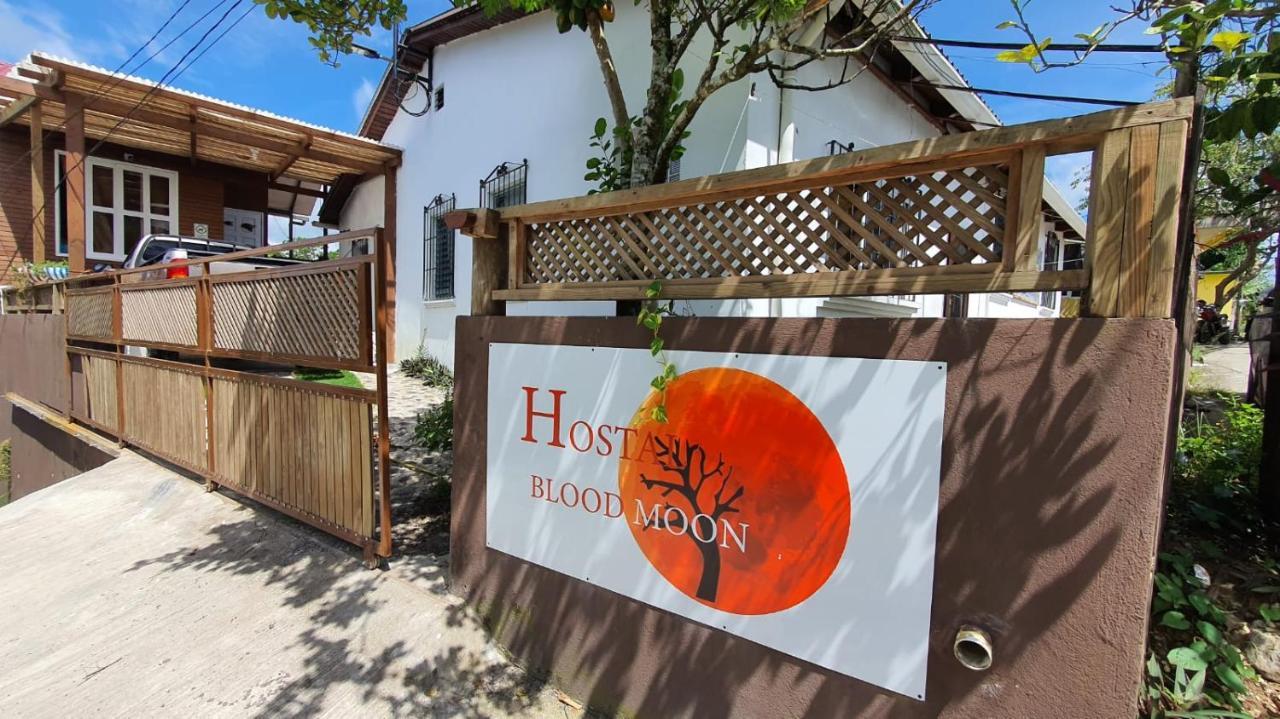Hostal Blood Moon Rio Dulce Town Exteriör bild