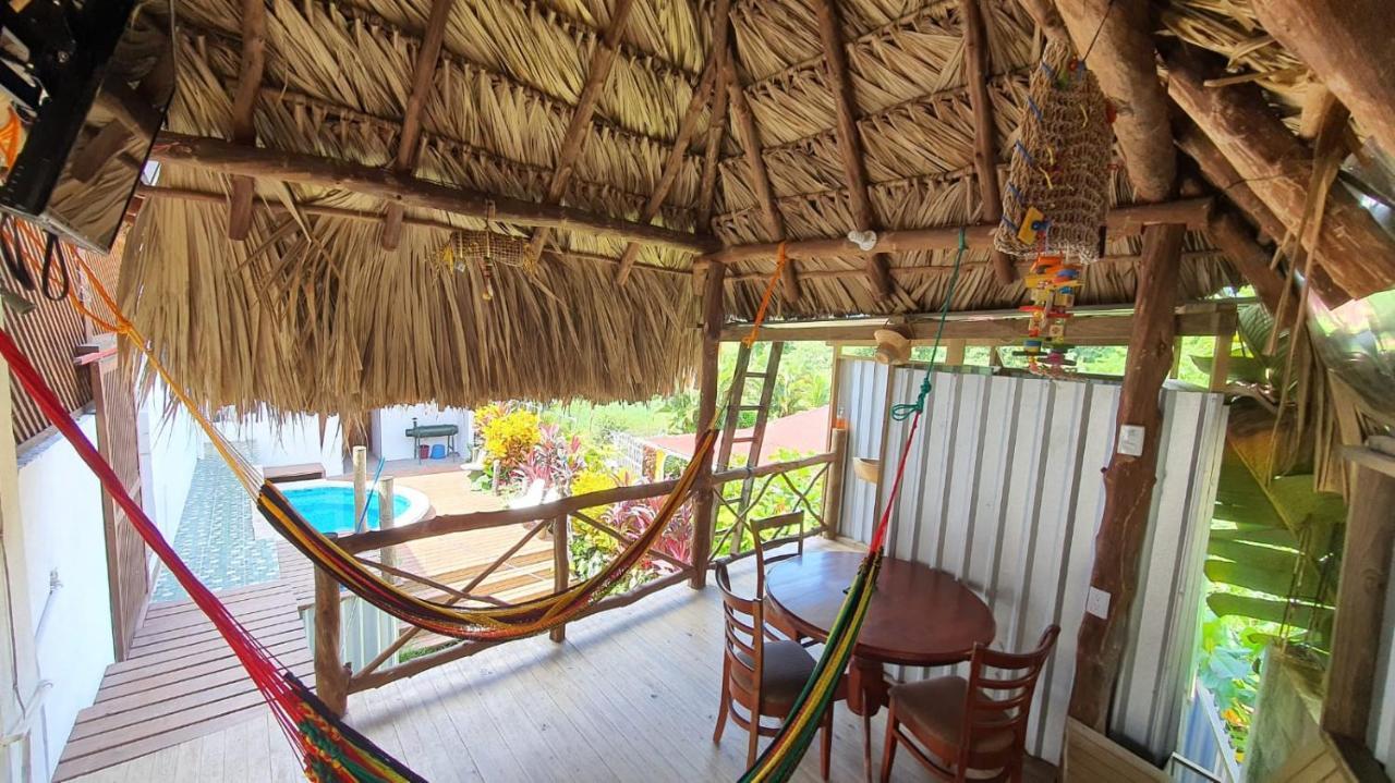 Hostal Blood Moon Rio Dulce Town Exteriör bild
