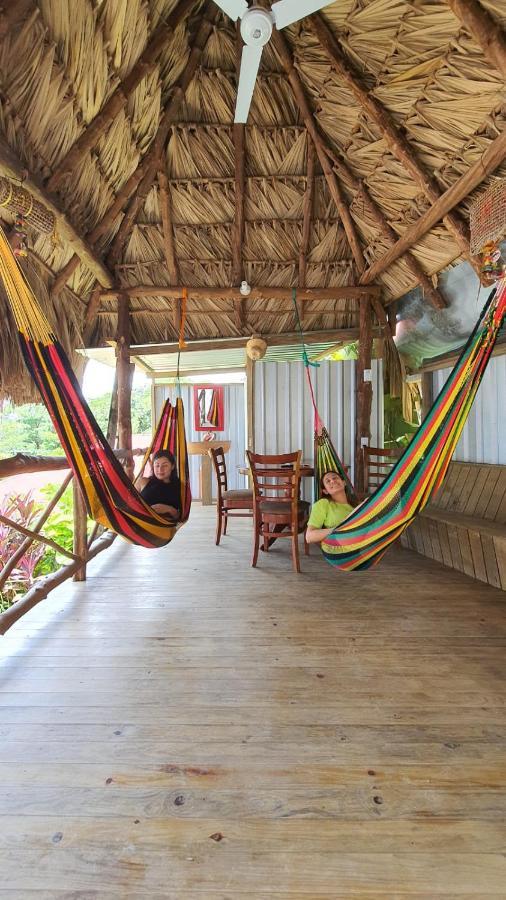 Hostal Blood Moon Rio Dulce Town Exteriör bild